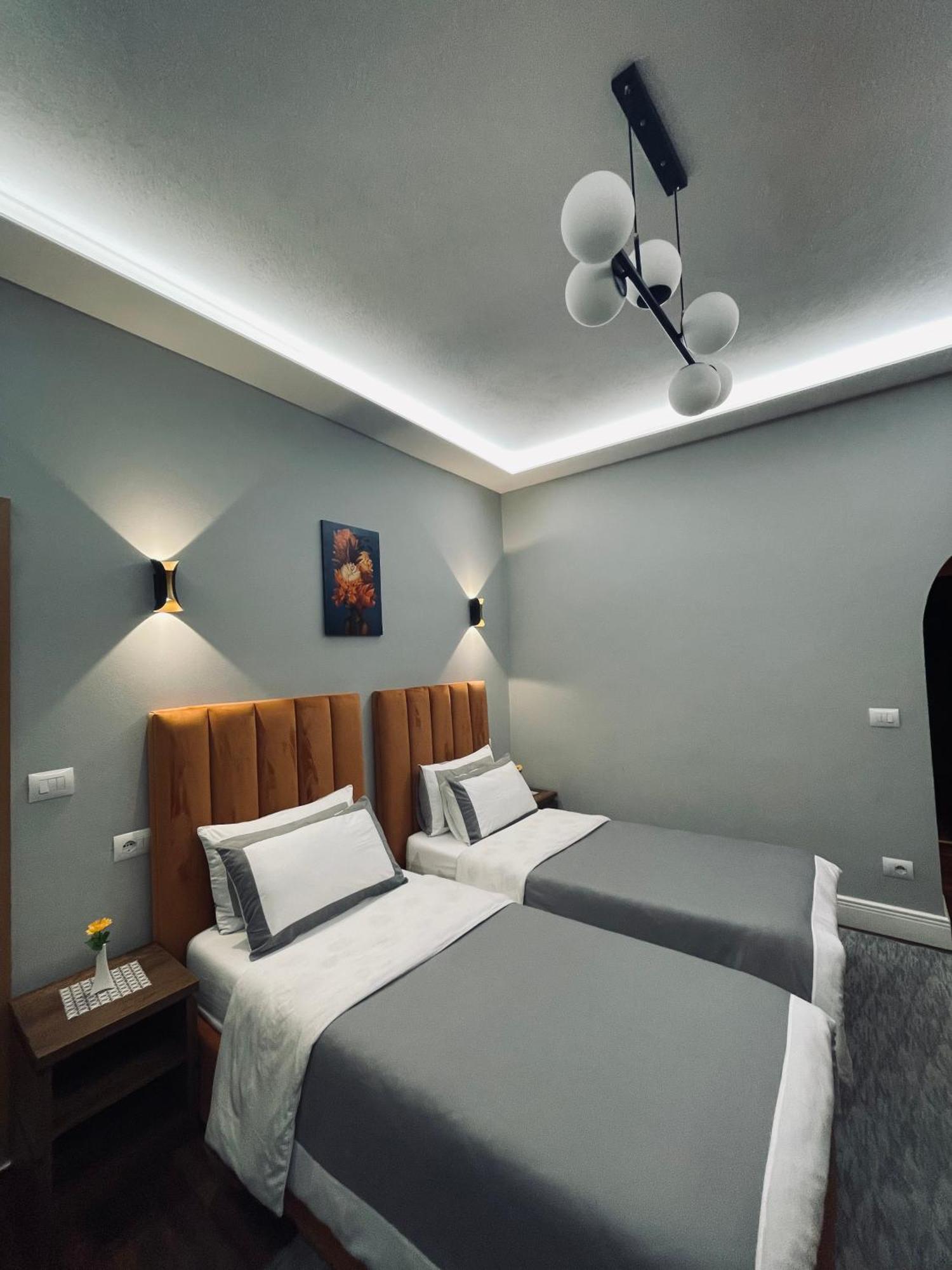 Garden Boutique Hotel Elbasan Buitenkant foto