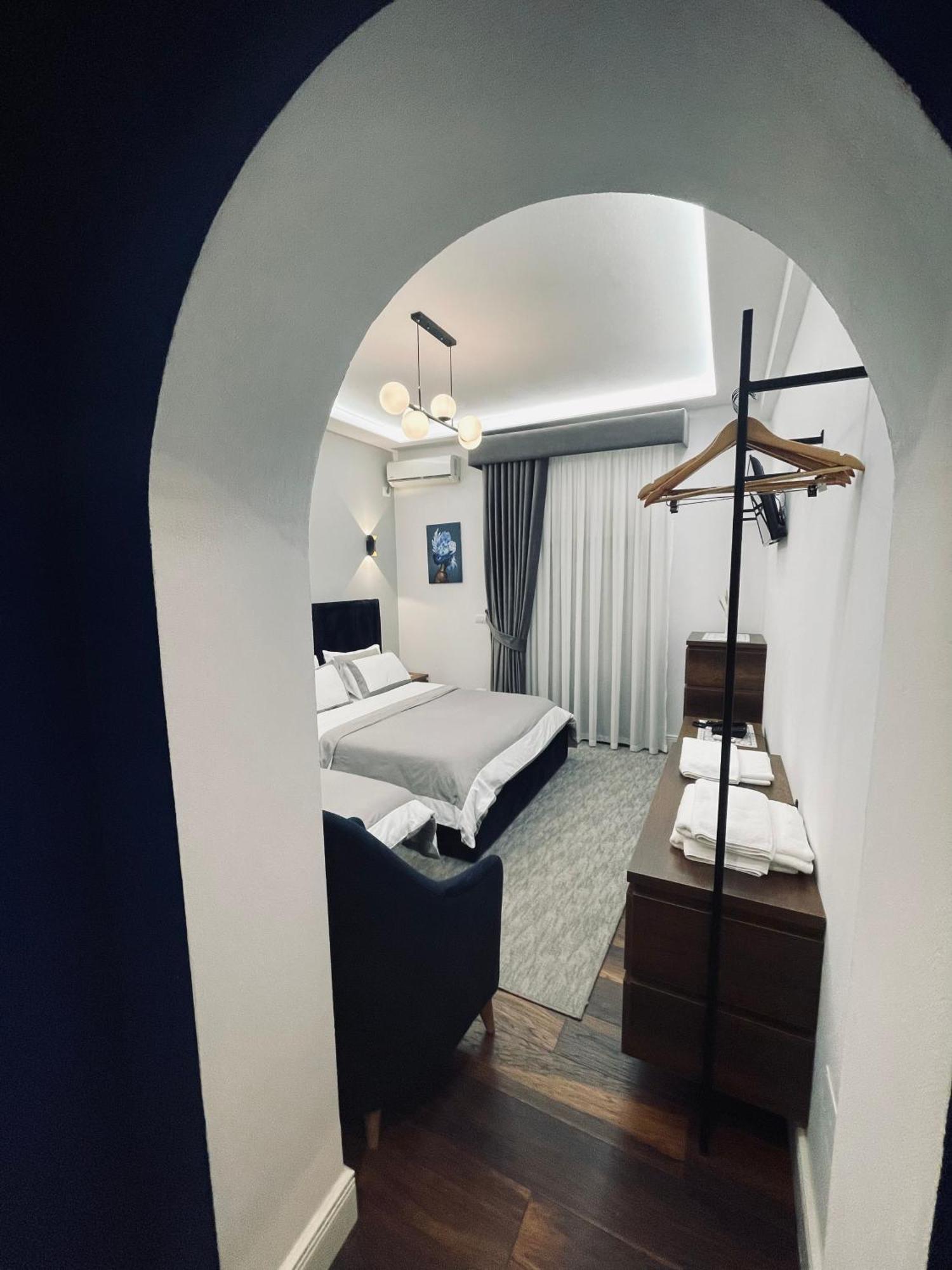 Garden Boutique Hotel Elbasan Buitenkant foto