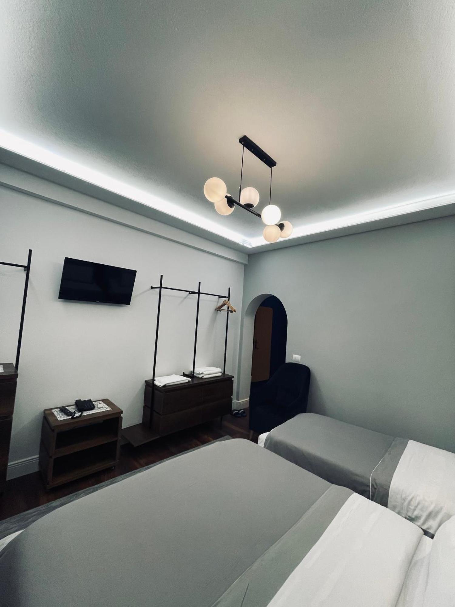Garden Boutique Hotel Elbasan Buitenkant foto