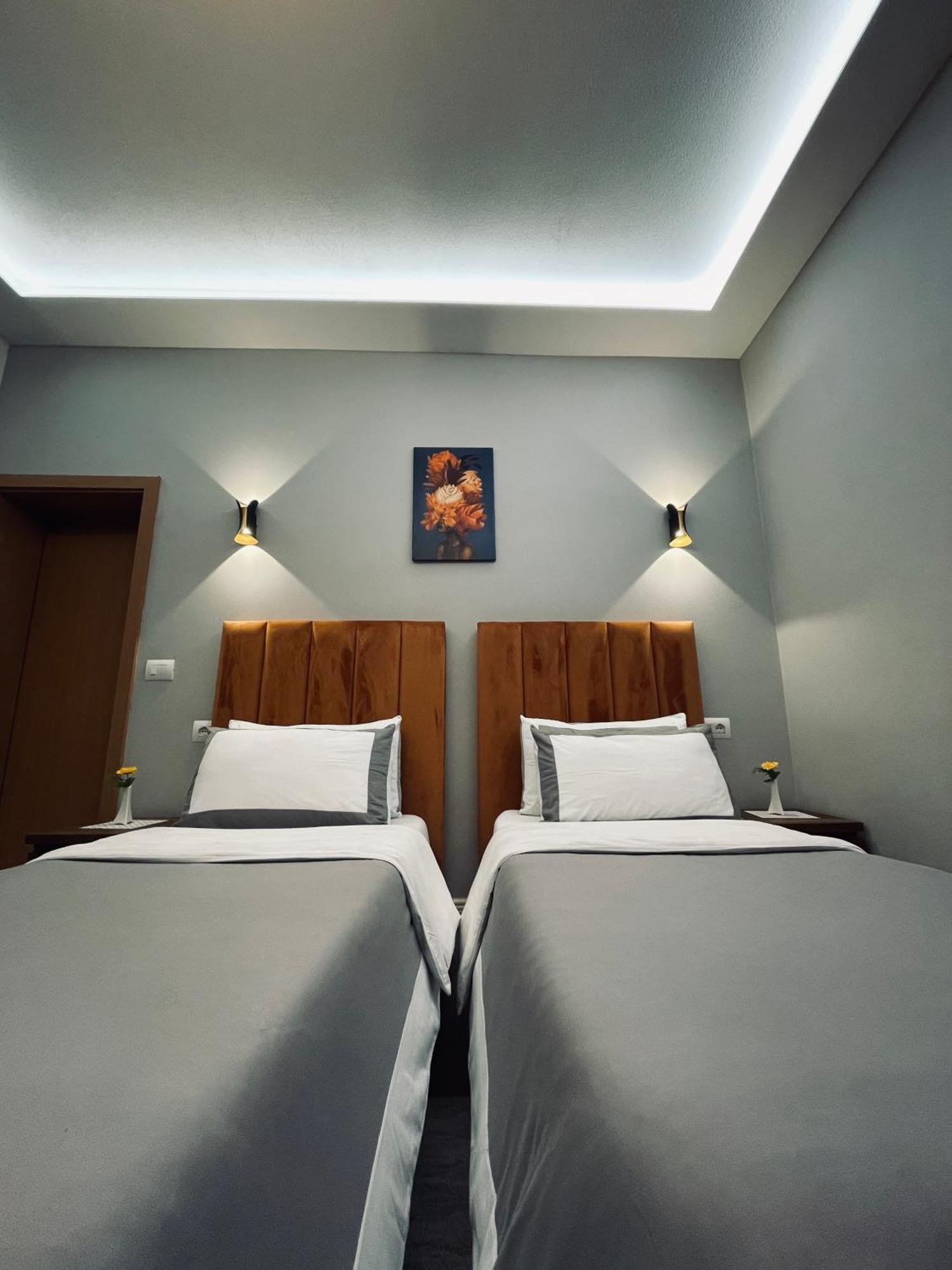 Garden Boutique Hotel Elbasan Buitenkant foto